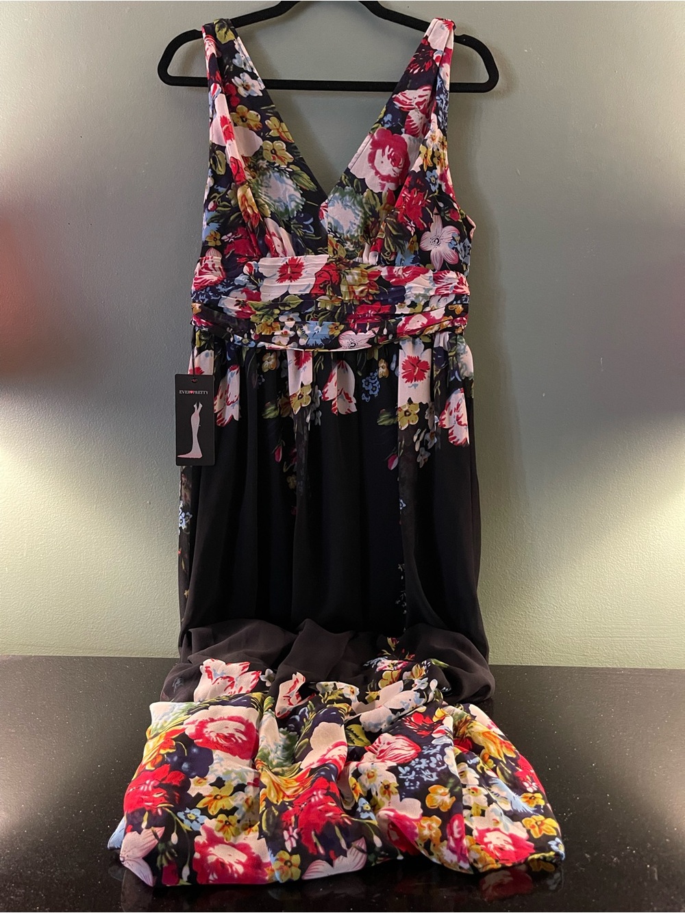 Ever Pretty Black Floral V-Neck Maxi Dress
